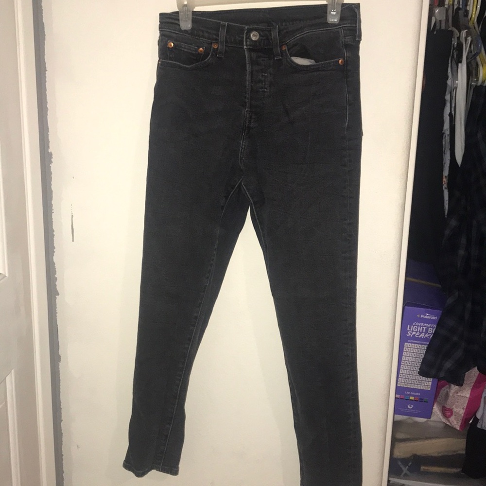 Black Levi’s 501 skinny